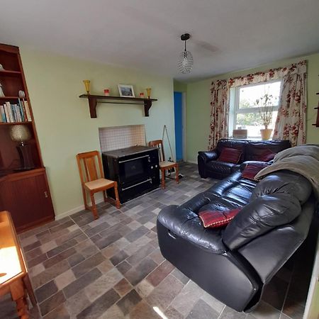 Donegal Town Granny'S Cottage, A Lovely Lakeside Cottage מראה חיצוני תמונה
