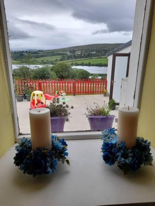 Donegal Town Granny'S Cottage, A Lovely Lakeside Cottage מראה חיצוני תמונה