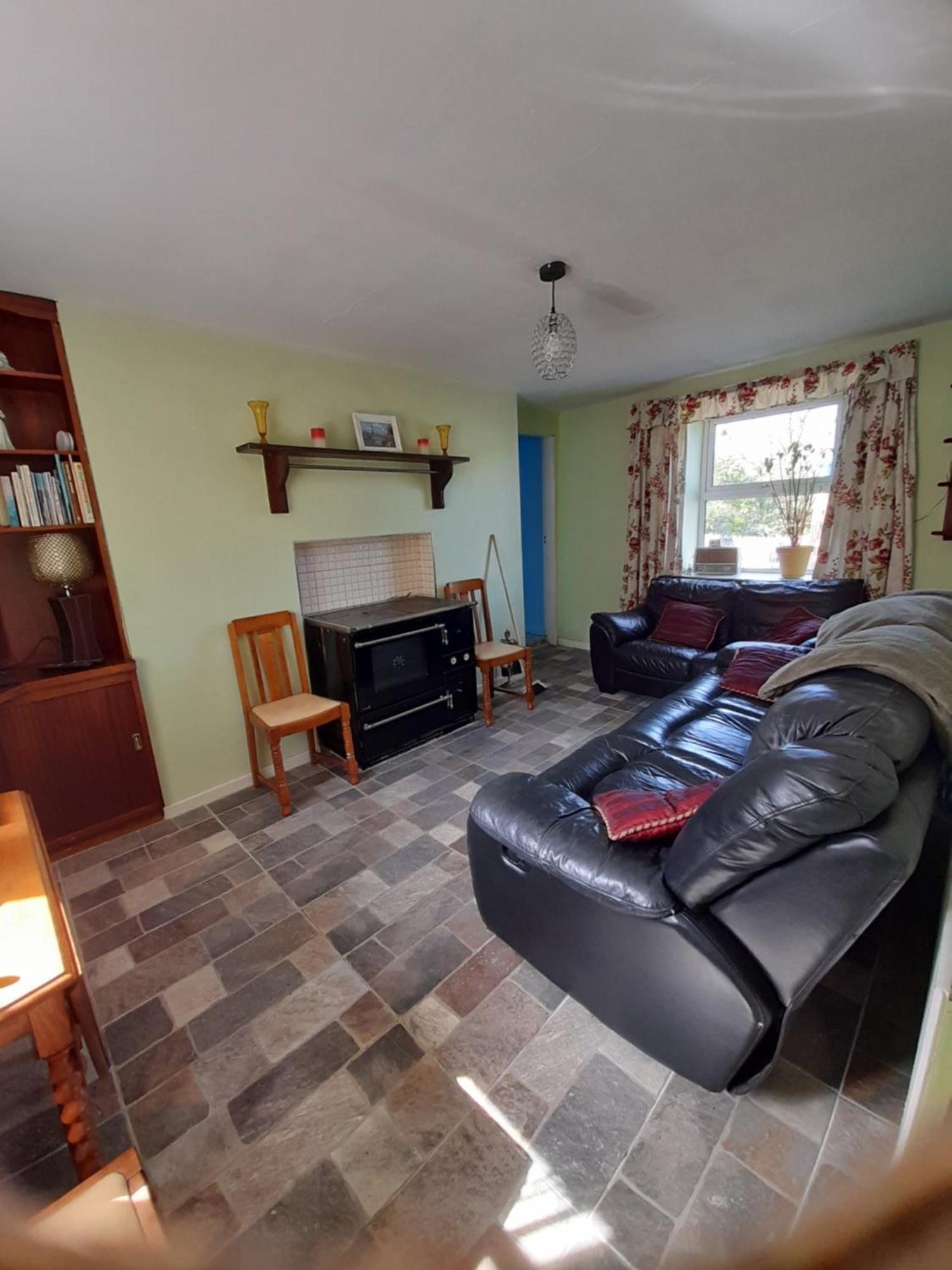 Donegal Town Granny'S Cottage, A Lovely Lakeside Cottage מראה חיצוני תמונה